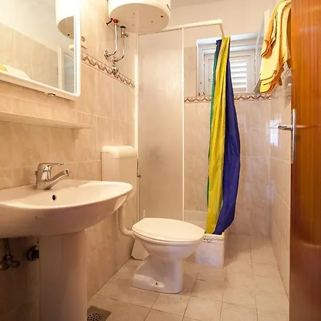 Lidija Apartamento Podgora